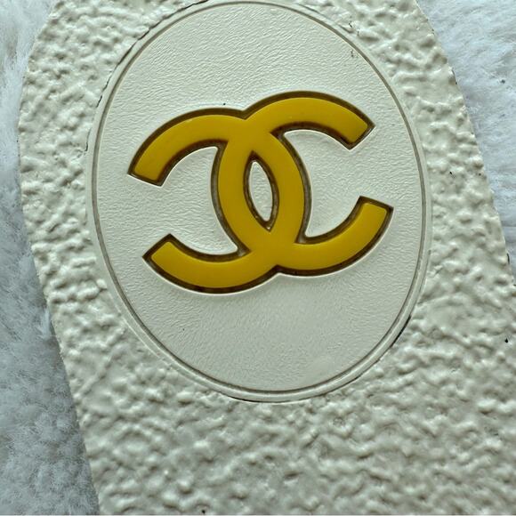 CHANEL yellow flip flops size 39 EU Authentic - Picture 5 of 9